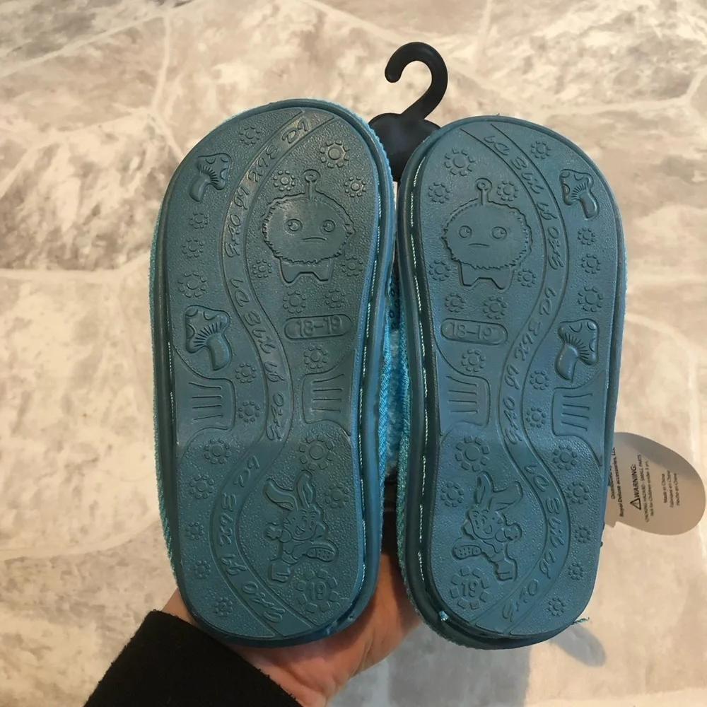 NWT turquoise blue sparkly sequins furry girls comfy slippers size 11.5